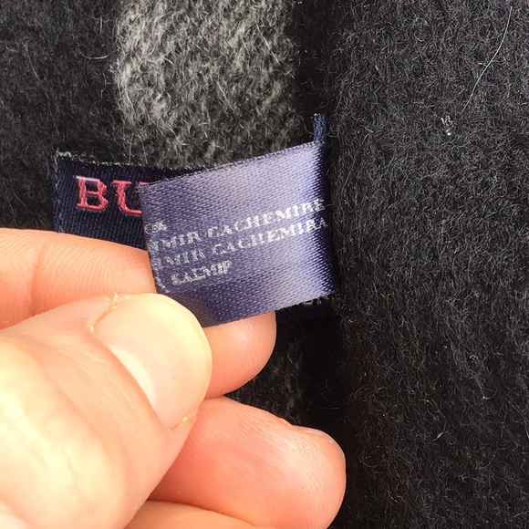 [SOLD] Burberry Classic Giant Check Cashmere Scarf - Picture 5 of 8